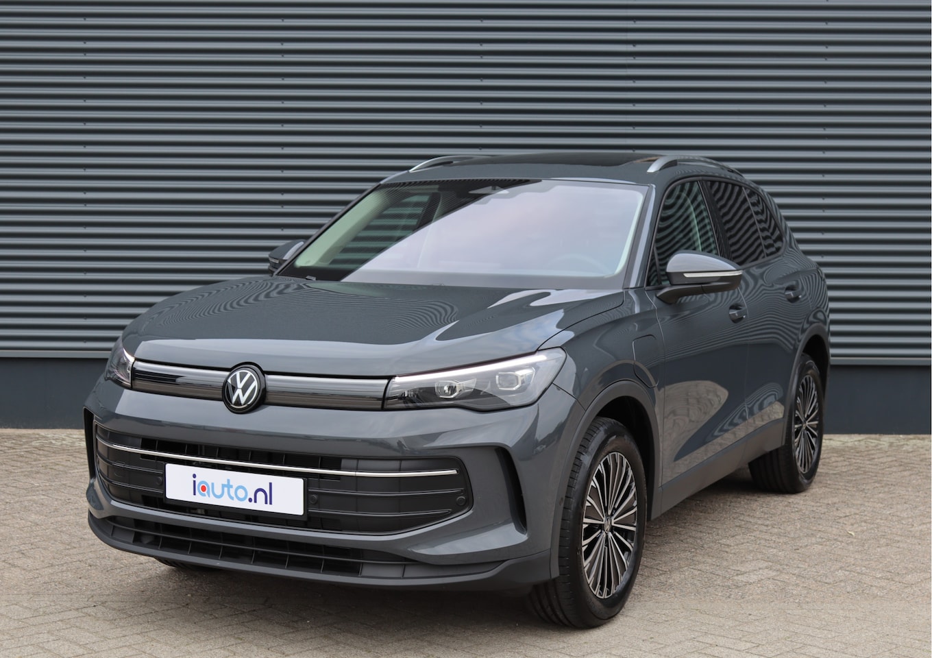 Volkswagen Tiguan - 1.5 eHybrid 204pk Edition Pano/IQ.Light/Keyless/Camera/ACC/DCC/Elek. klep/Dodehoek/trekhaa - AutoWereld.nl