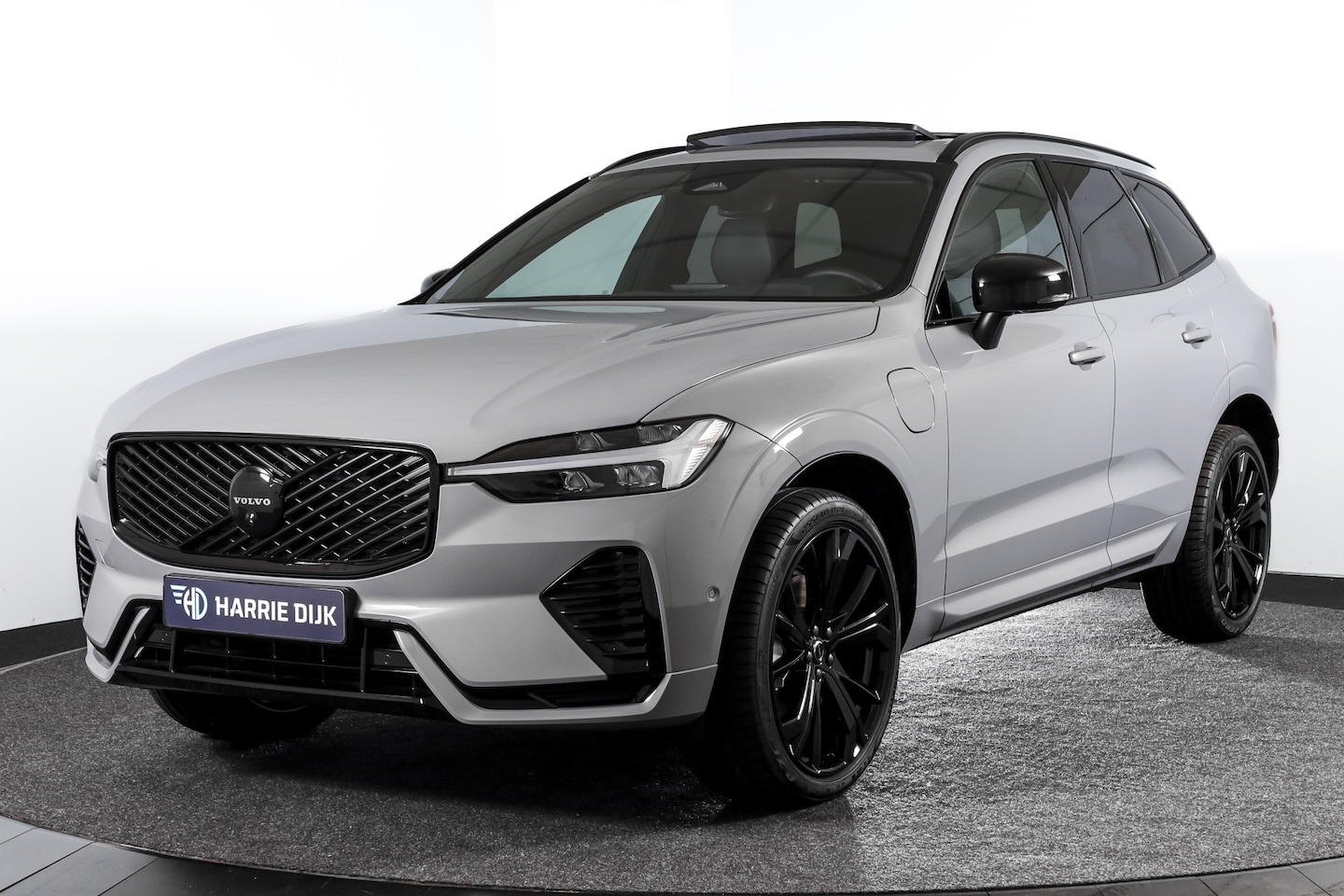 Volvo XC60 - 2.0 T8 Plug-in hybrid AWD Plus Black Edition - Facelift | S/K Panodak | Dig.Cockpit | Adap - AutoWereld.nl