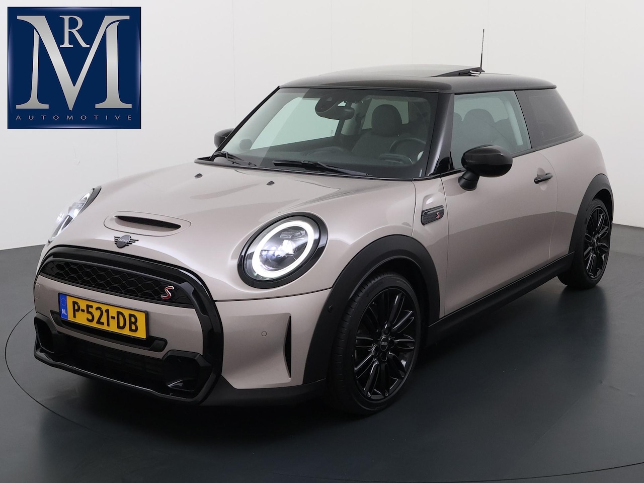 MINI Cooper S - Mini 2.0 Yours 178pk Facelift! | Stuur- & stoelverwarming | Camera | Panoramadak | Adaptiv - AutoWereld.nl