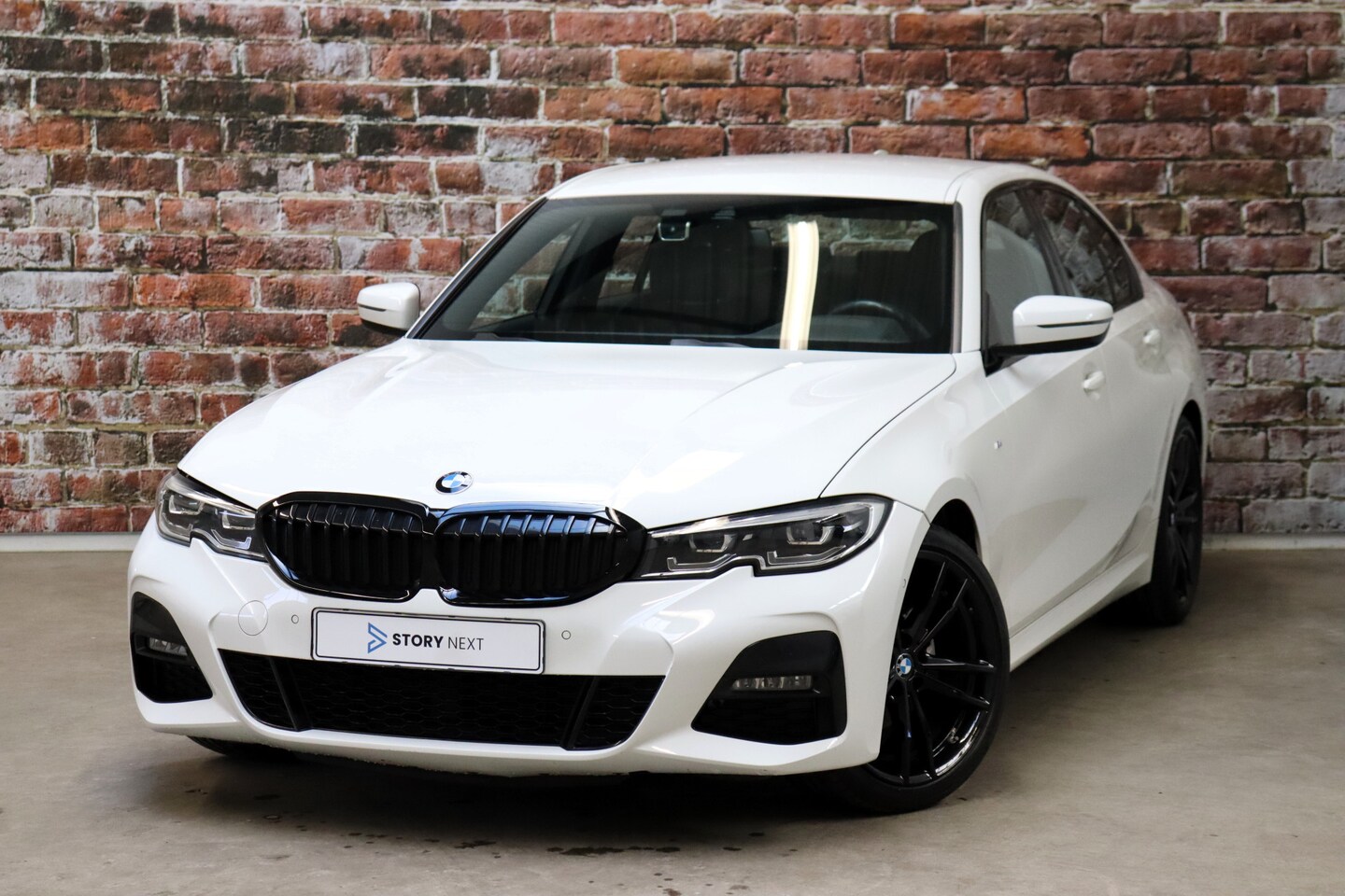 BMW 3-serie - Sedan 320i High Executive M Sport Pakket Automaat / Live Cockpit Professional / Hifi / LED - AutoWereld.nl