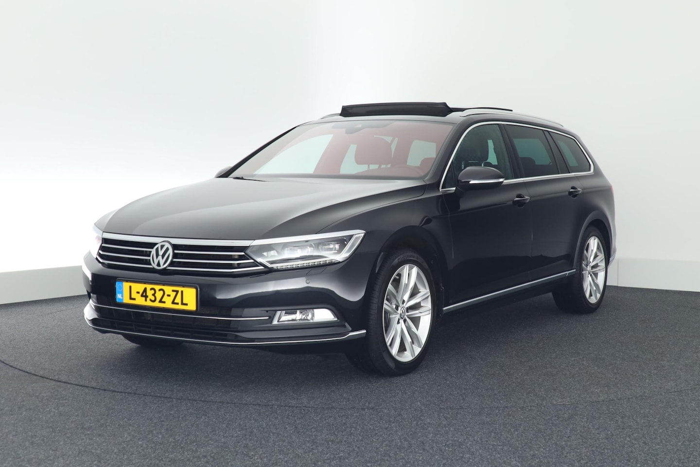 Volkswagen Passat Variant - 1.4 TSI 150pk DSG ACT Highline Trekhaak Leder Panoramadak Virtual Cockpit Memory Navigatie - AutoWereld.nl