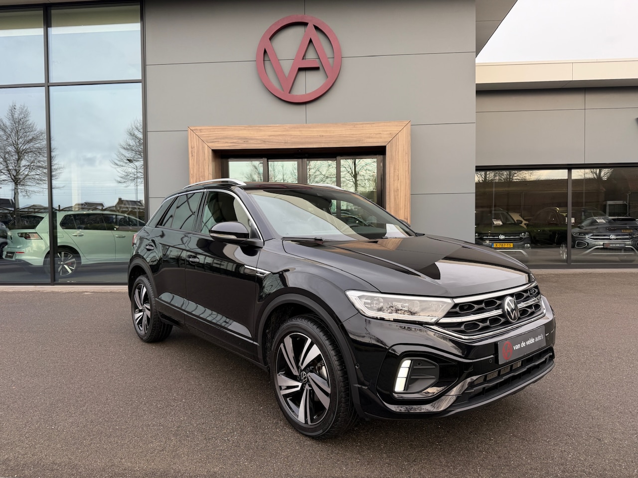 Volkswagen T-Roc - 1.5 TSI 150pk DSG R-Line | Camera | Keyless | Elek. Achterklep | Dode hoek | Rijklaar incl - AutoWereld.nl