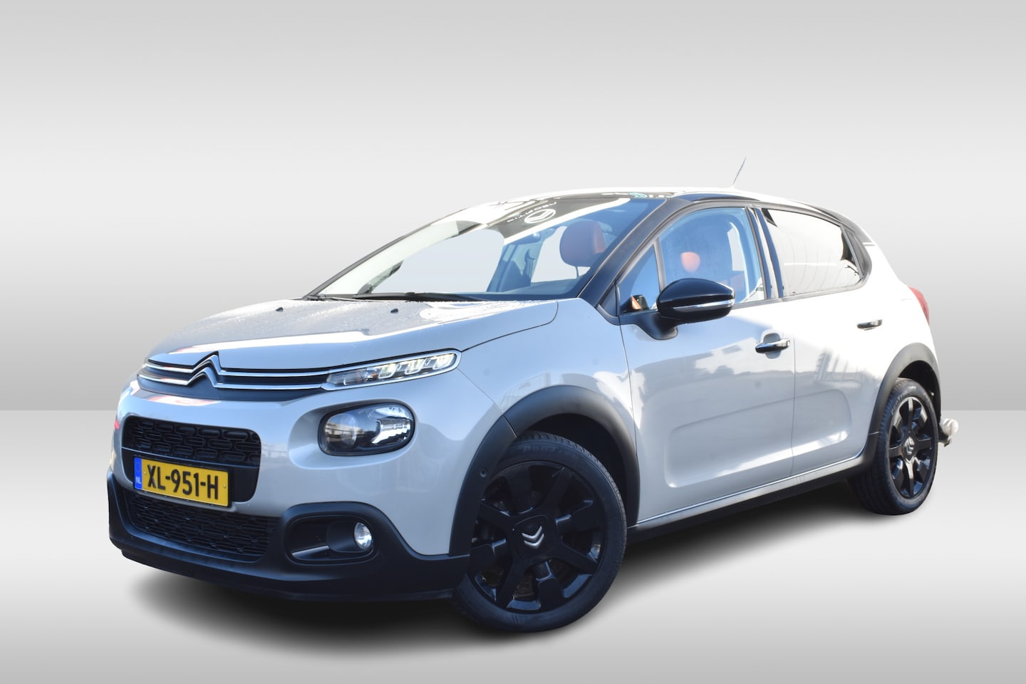Citroën C3 - PureTech 110 Shine Navi | Leder | Panoramadak | Camera achter | LM velgen 17 Inch | - AutoWereld.nl