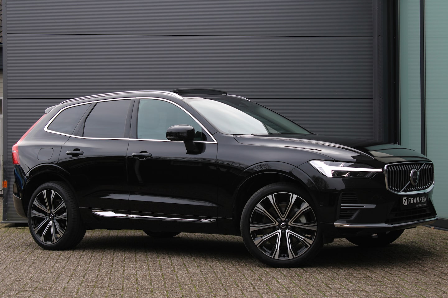 Volvo XC60 - 2.0 T6 Plug-in hybrid AWD Plus Bright | Luchtvering | Trekhaak | H&K | 360 Camera | Full - AutoWereld.nl