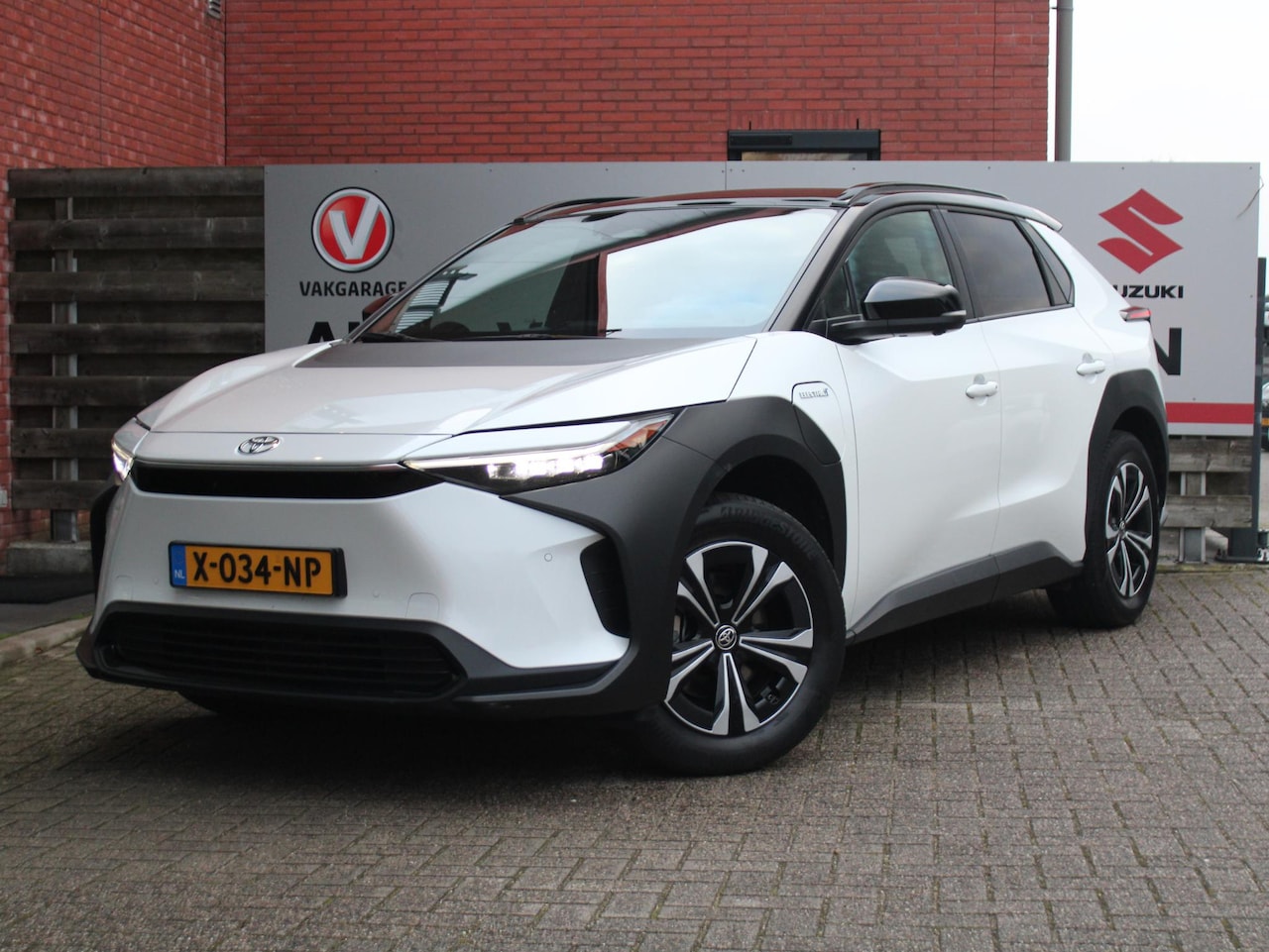 Toyota bZ4X - Business Plus 71 kWh Inclusief Batterijcertificaat, Achteruitrijcamera, Parkeersensoren Vo - AutoWereld.nl