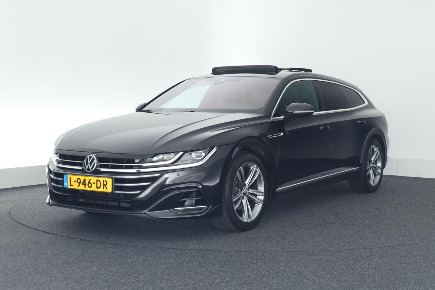 Volkswagen Arteon Shooting Brake - 2.0 TSI 190pk DSG R-Line Business+ Keyless Panoramadak DCC Camera Stoelverwarming Virtual - AutoWereld.nl
