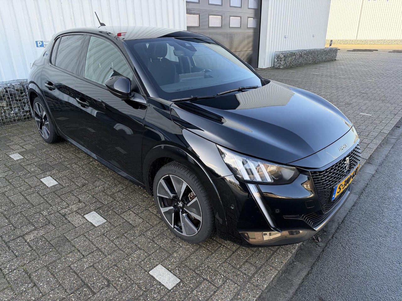 Peugeot e-208 - EV GT Pack 50 kWh | Nieuwstaat | CarPlay | - AutoWereld.nl