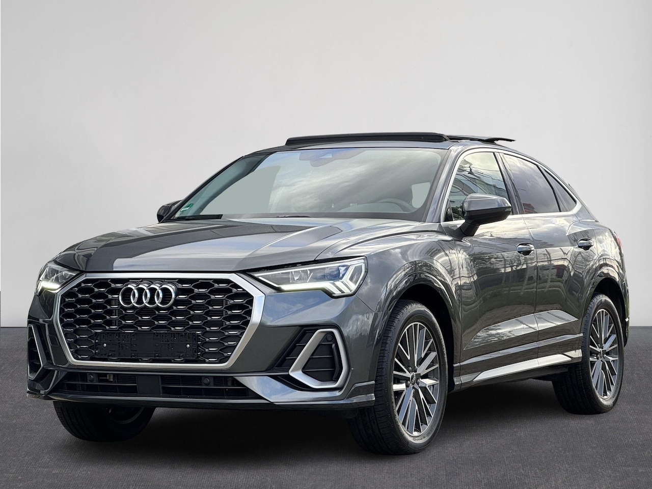 Audi Q3 Sportback - 35 TFSI Automaat S Edition | 19" Lichtmetalen Velgen | Airco | Panorama-schuifdak |  Audi - AutoWereld.nl