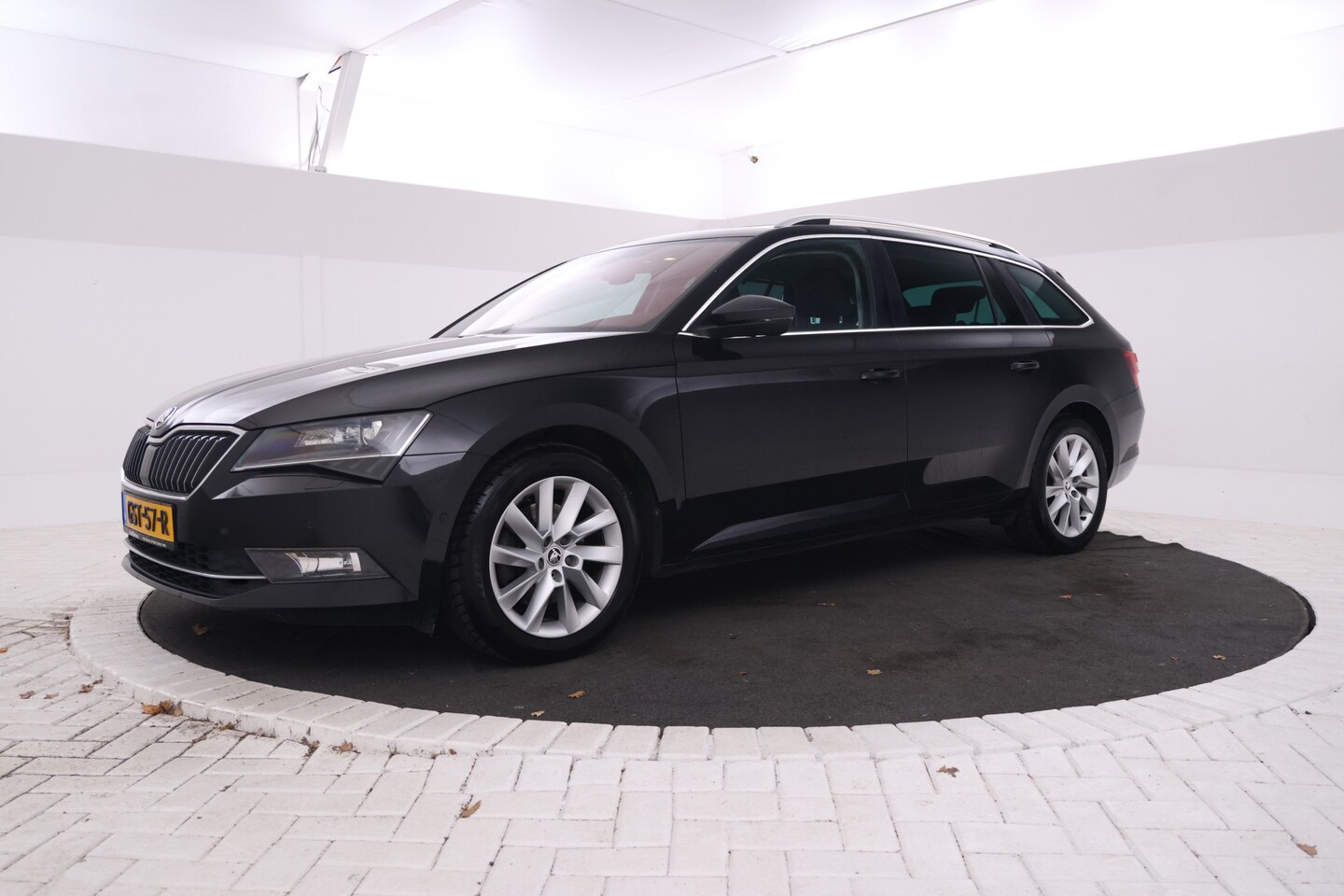 Skoda Superb Combi - 1.5 TSI ACT Sportline Business Camera, Stoelverwarming, Panorama schuif/kantel, Apple Carp - AutoWereld.nl