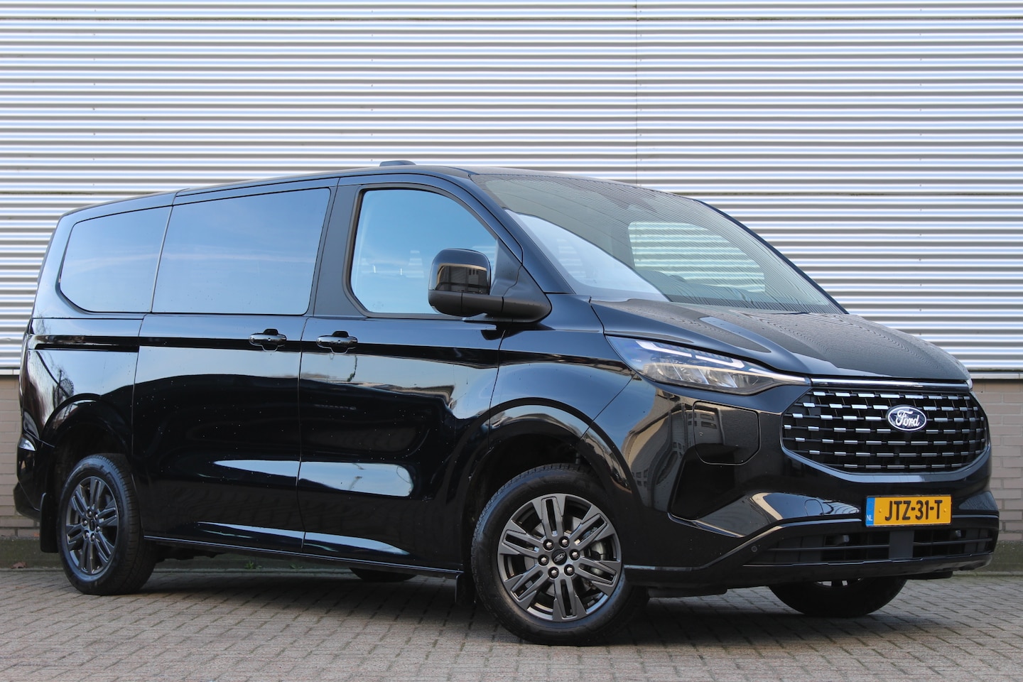 Ford Model T - Custom 340 2.5 PHEV L1H1 Titanium | Trekhaak | 1 x Schuifdeur | Navigatie | Led | 8P - AutoWereld.nl