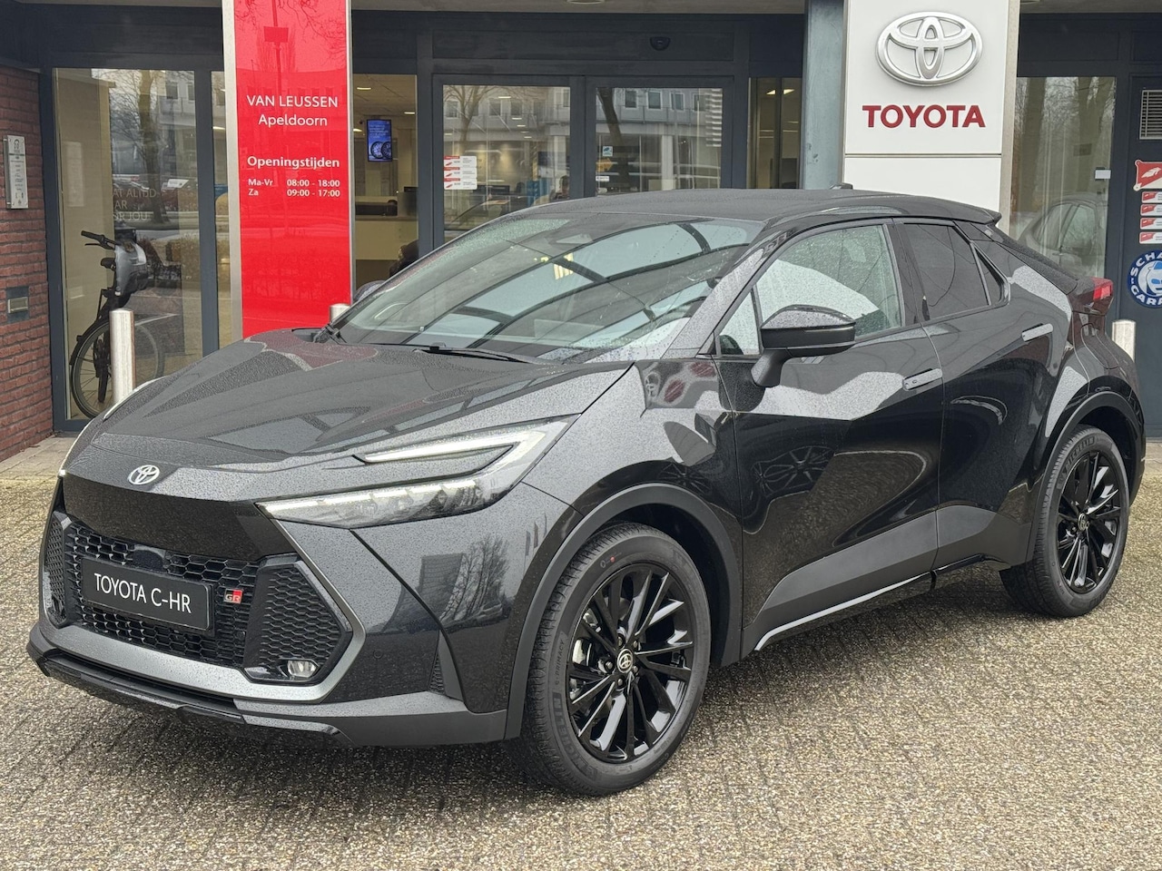 Toyota C-HR - 2.0 PHEV BLACK EDITION MY2026 NIEUW DIRECT LEVERBAAR! STOEL/STUURVERW JLB-AUDIO EL-STOEL 1 - AutoWereld.nl