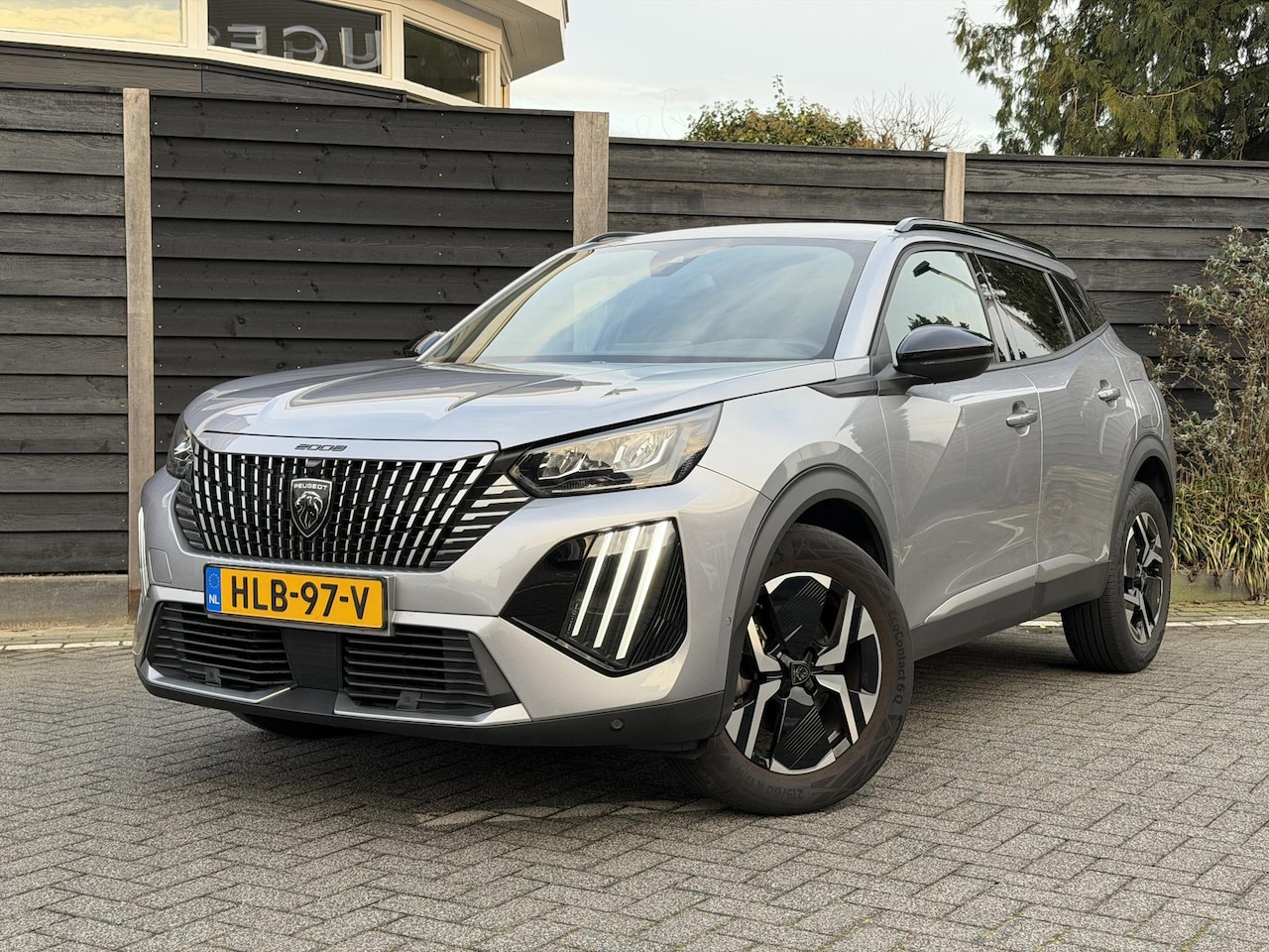 Peugeot 2008 - Allure 1.2 Hybrid 145PK e-DCS6 Automaat Navigatie, Rondomzichtcamera, Keyless, Adaptieve C - AutoWereld.nl