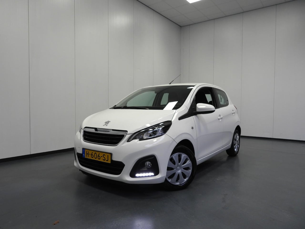 Peugeot 108 - 1.0 e-VTi Active Premium AIRCO/BLUETOOTH! - AutoWereld.nl