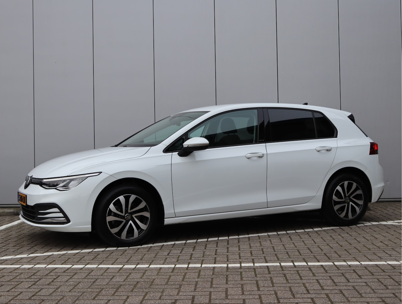 Volkswagen Golf - 1.0 TSI Life | Stoel/-Stuurverwarming | Navigatie | ACC - AutoWereld.nl