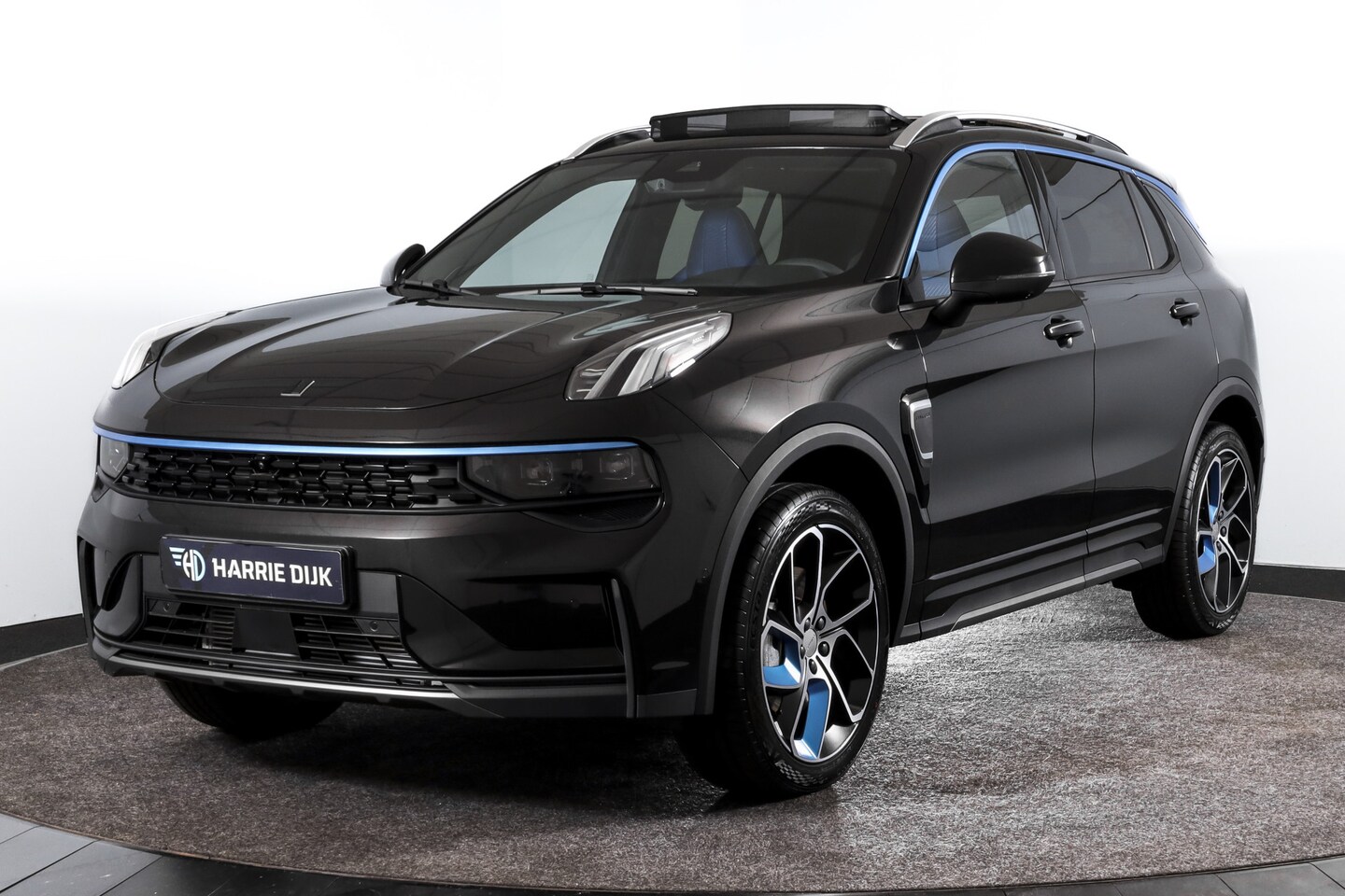 Lynk & Co 01 - 1.5 PHEV 261PK MY23 | Afn. Trekhaak | Donkere hemel | 360 Camera | 7.4 kWh Boordlader | S/ - AutoWereld.nl