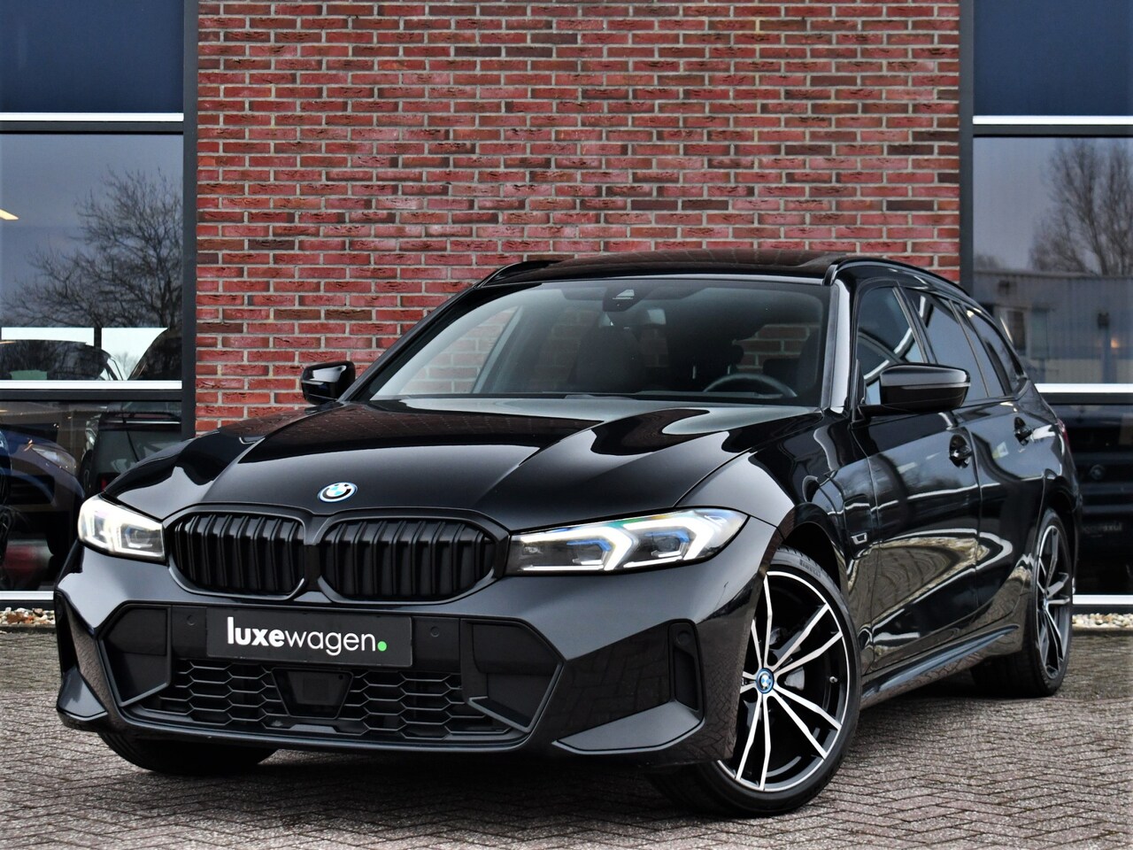 BMW 3-serie Touring - 330e M-Sport Pano ACC Trekh H/K HUD 19inch Stuurverw - AutoWereld.nl