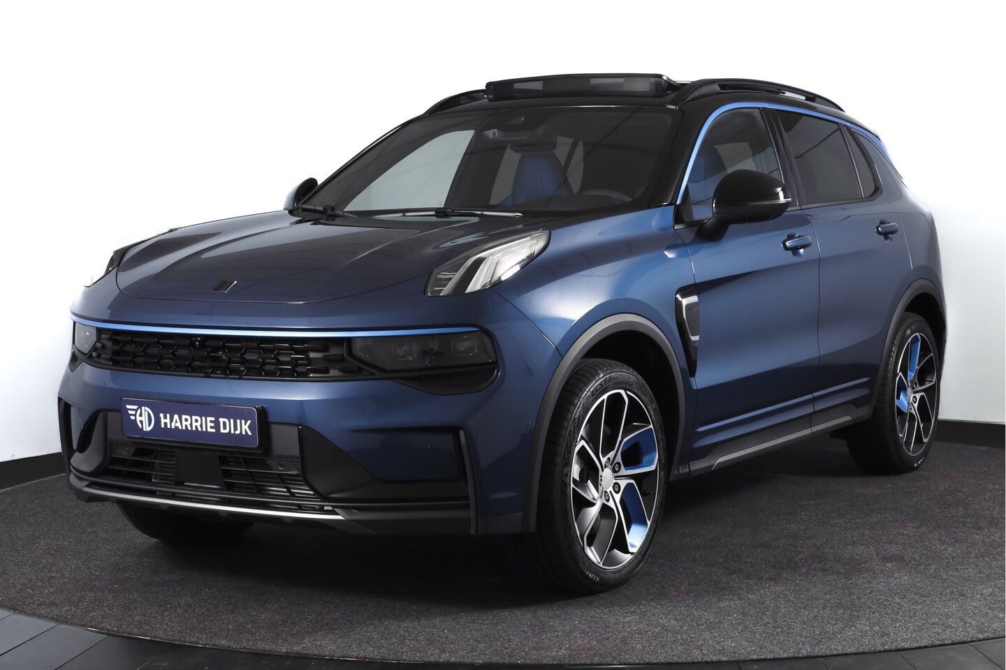 Lynk & Co 01 - 1.5 PHEV 261PK MY23 | Donkere hemel | 360 Camera | 7.4 kWh boordlader | S/K-panodak | Adap - AutoWereld.nl