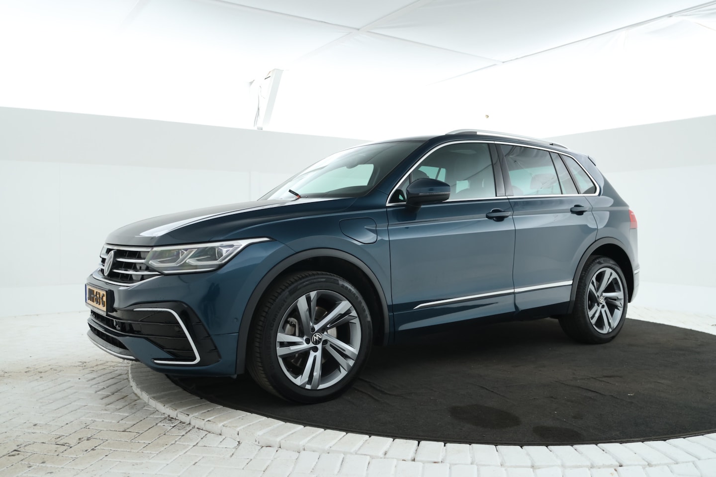Volkswagen Tiguan - 1.4 TSI eHybrid R-Line Business+ Automaat, Virtual, Panorama - AutoWereld.nl