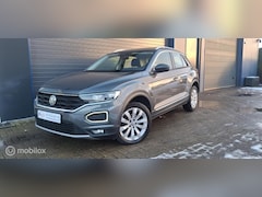 Volkswagen T-Roc - 1.5 TSI Sport, Pano, Trekhaak,