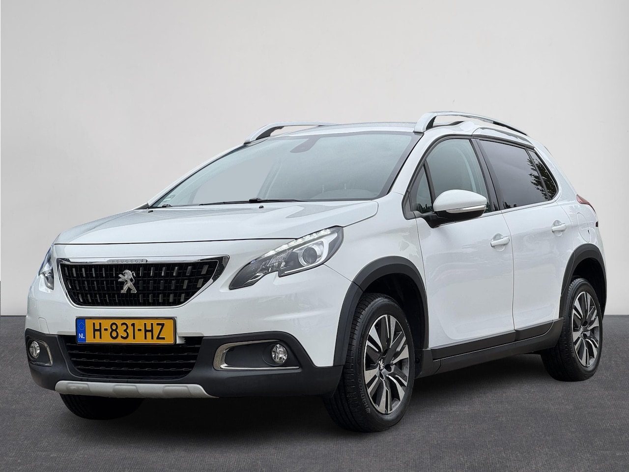 Peugeot 2008 - 1.2 PureTech Allure | Automaat | Camera | Navi | Trekhaak | Stoelverwarming | Clima | ( Ve - AutoWereld.nl
