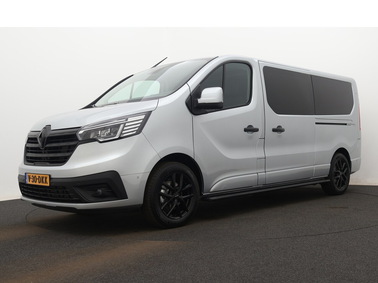 Renault Trafic - 170PK L2H1 / 2 SCHUIFDEUREN / Luxe / DC DUBBEL CABINE BLACK EDITION / FULL OPTION / NAVIGA - AutoWereld.nl
