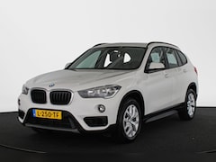 BMW X1 - sDrive18i Automaat Trekhaak Stoelverwarming Navigatie Clima