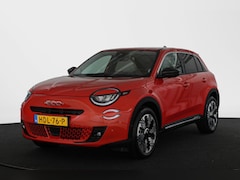 Fiat 600 - 600e La Prima 54 kWh Pt. Lease va €499, - Leder Achteruitrijcamera Stoelverwarming Apple C