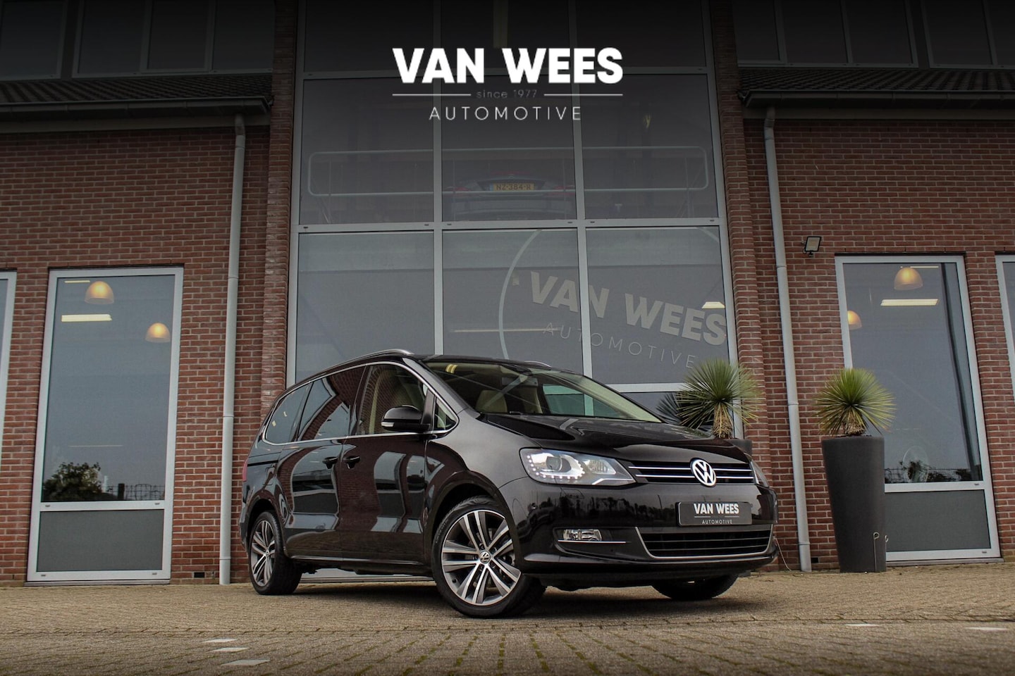 Volkswagen Sharan - 2.0 TSI Highline 7p. DSG | Standkachel | Elektrische schuifdeuren | 18 inch | Dynaudio | X - AutoWereld.nl