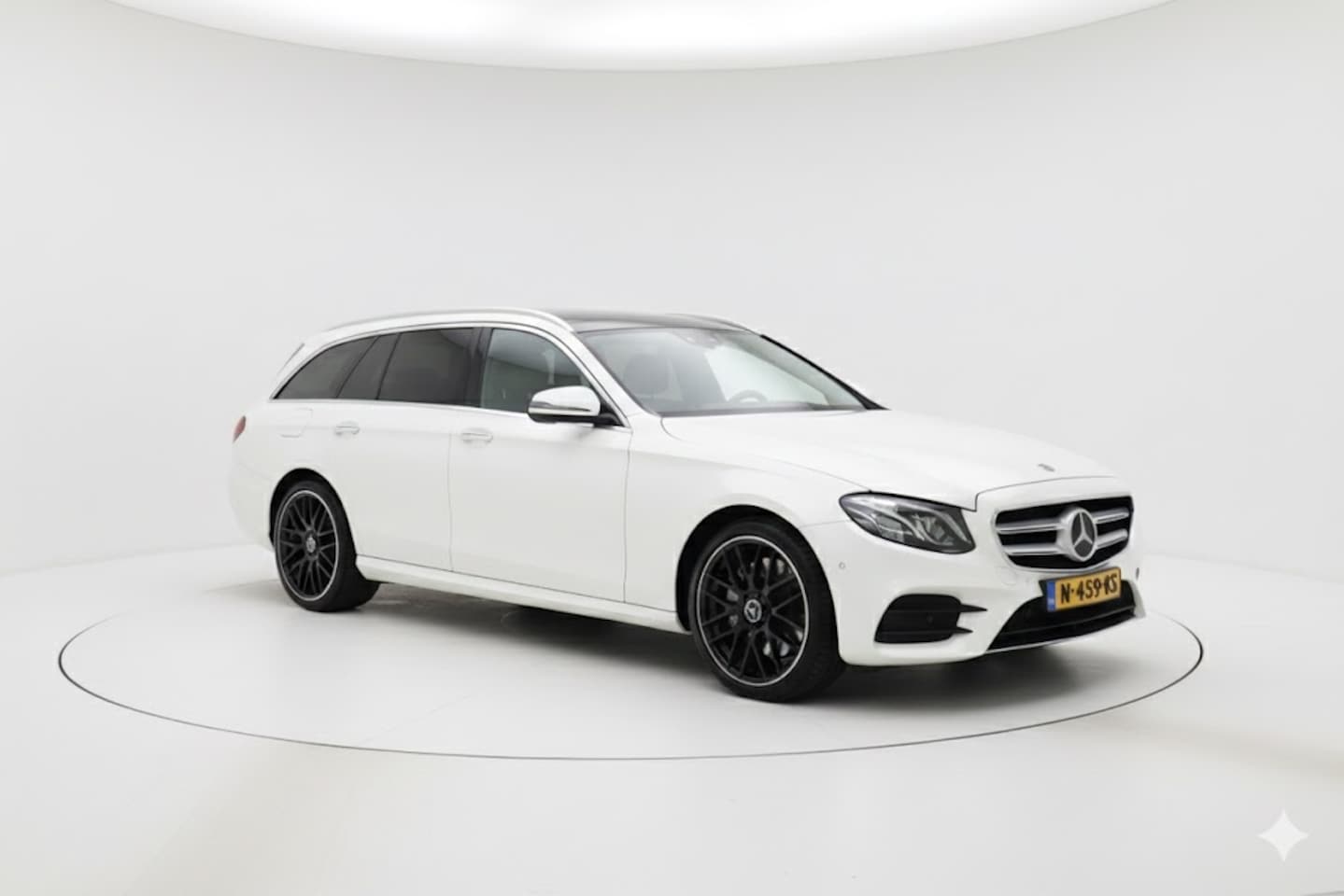 Mercedes-Benz E-klasse Estate - 300 AMG | Plug in Hybride | Stoelverwarming | Trekhaak | Panoram - AutoWereld.nl