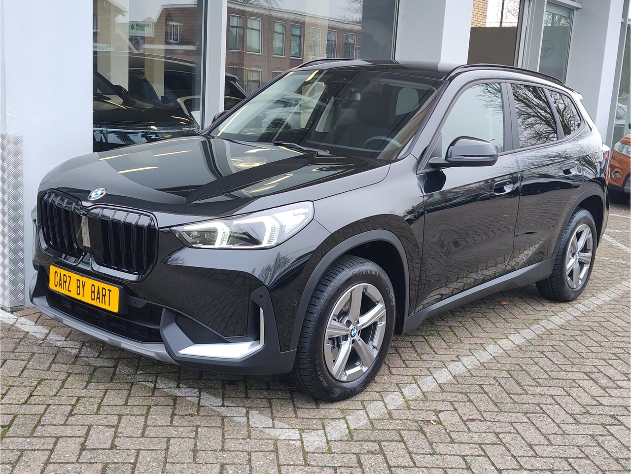 BMW X1 - sDRIVE18i AUTOMAAT Leder | Keyless | Stoelverwarming | Getinte ramen - AutoWereld.nl