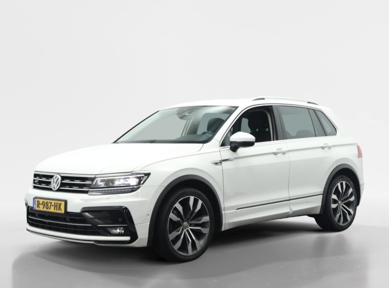 Volkswagen Tiguan - 2.0 TSI 4Motion R-line Highline | Navigatie | Camera | Adaptive - AutoWereld.nl