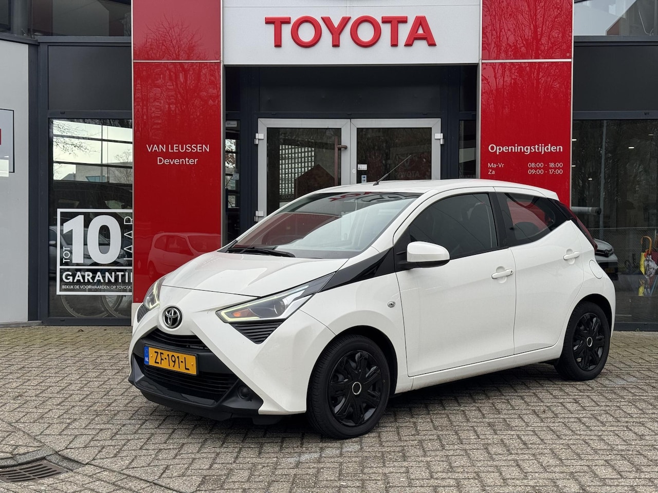 Toyota Aygo - 1.0 VVT-i x-play PARKEERCAMERA AIRCO - AutoWereld.nl