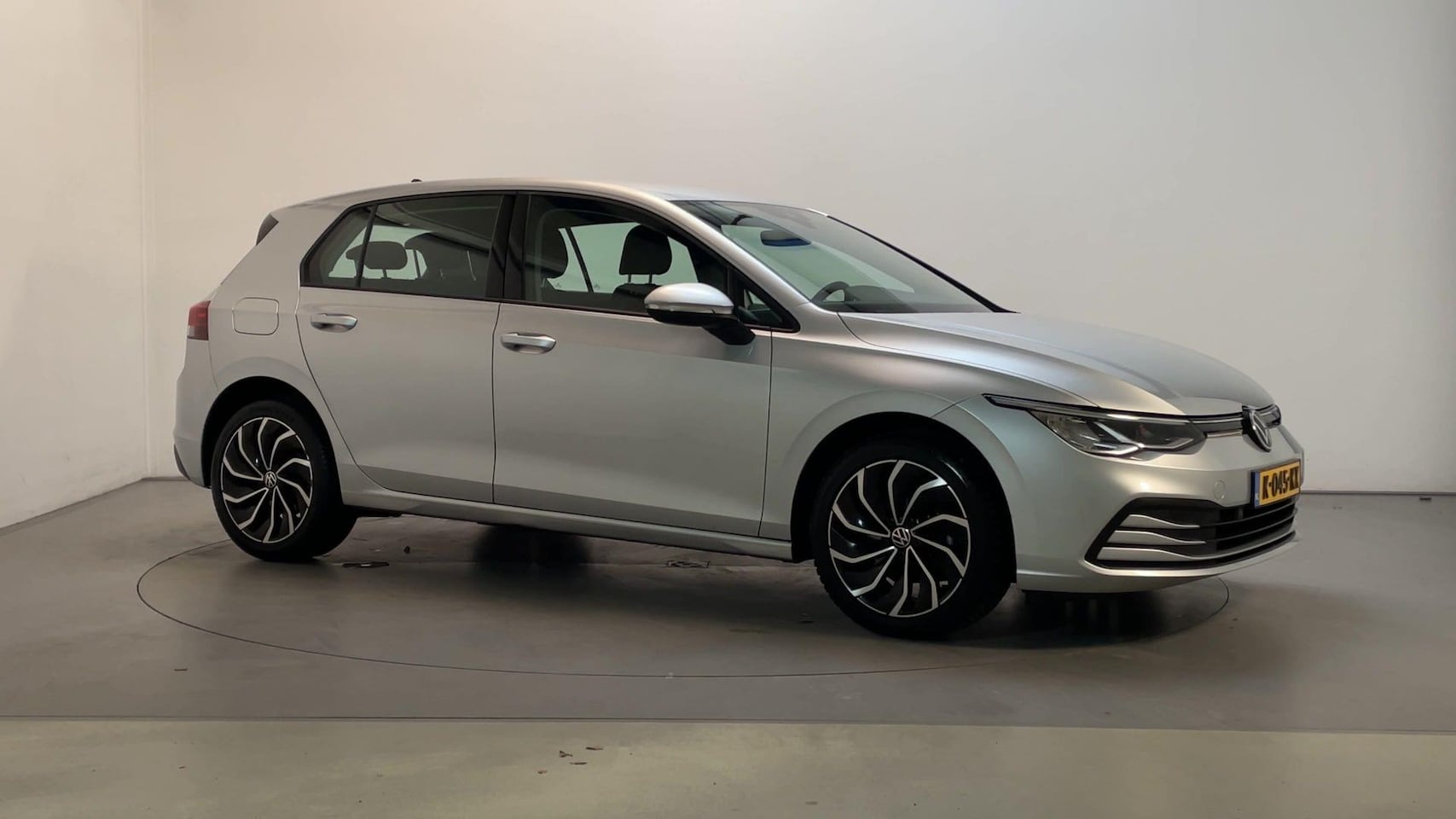 Volkswagen Golf - 1.0 TSI 110pk Life Virtual Cockpit Parkeersensoren App-Connect DAB+ - AutoWereld.nl