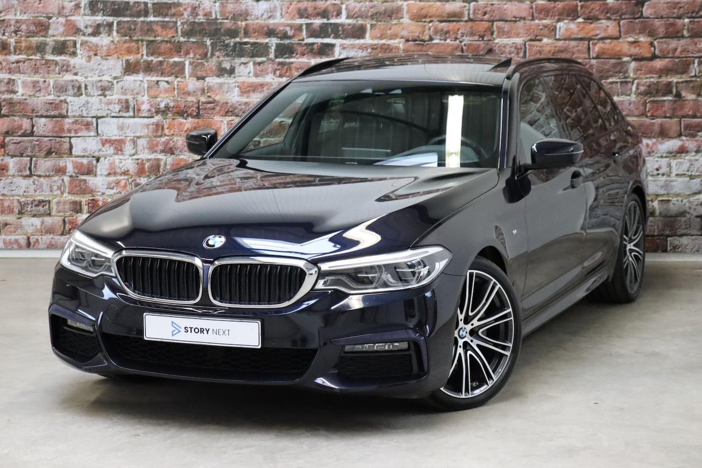 BMW 5-serie Touring - 520i High Executive M Sport Pakket Automaat / Panoramadak / Head-Up Display / Hifi / Comfo - AutoWereld.nl