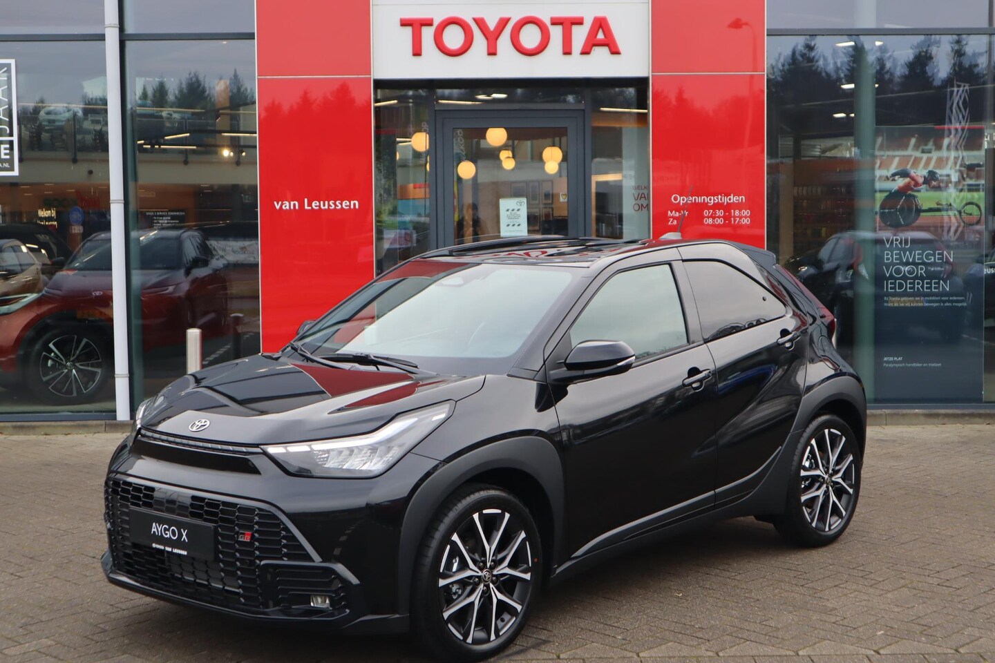 Toyota Aygo X - HYBRID 115 GR SPORT NIEUW&DIRECT LEVERBAAR!!! STOELVERW P-SENSOREN JBL-AUDIO KEYLESS APPLE - AutoWereld.nl