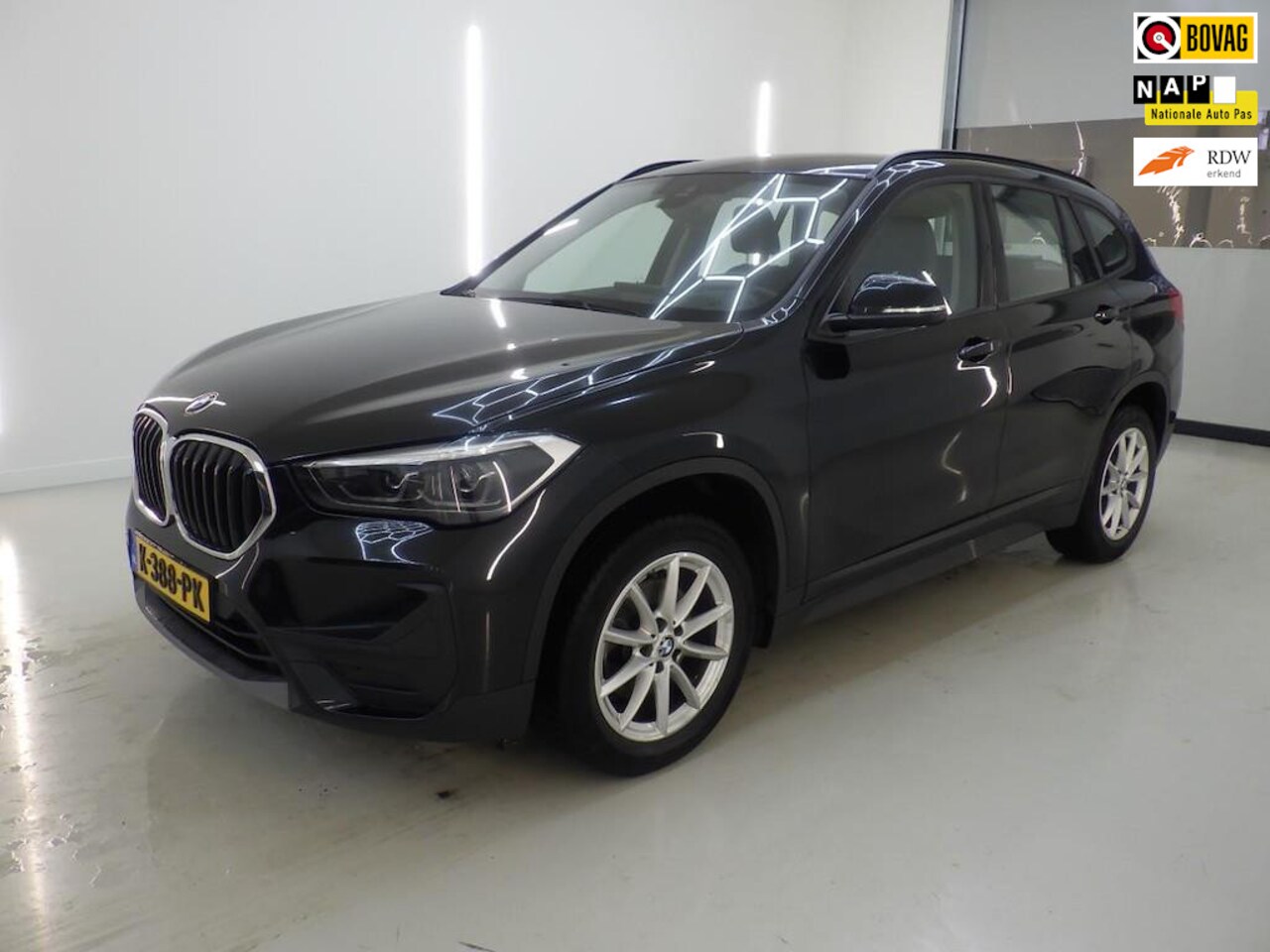 BMW X1 - SDrive18i Executive Edition / Vol-leder / Full-Navigatie / PDC / ECC / 17"LMV / LED / ORIG - AutoWereld.nl