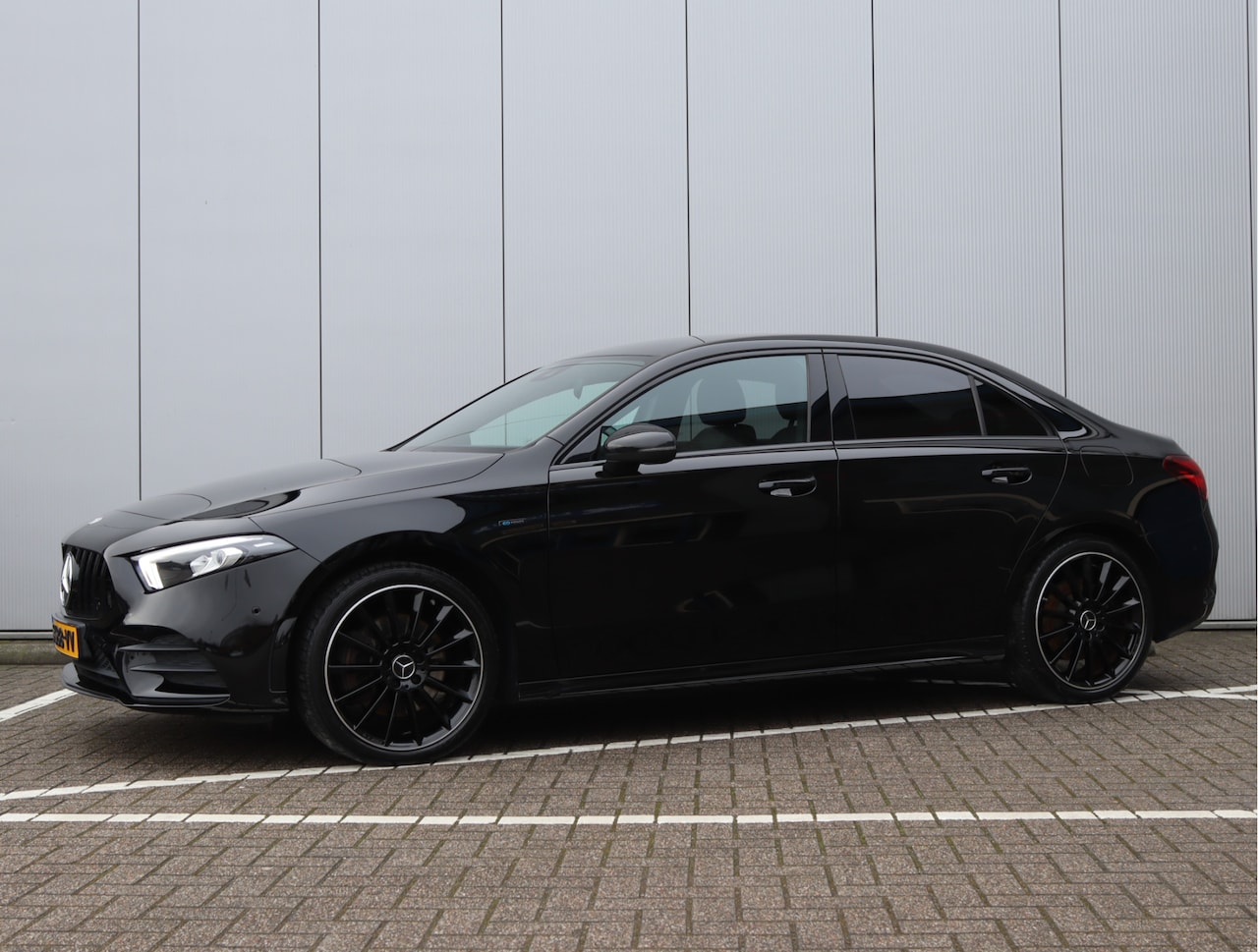 Mercedes-Benz A-klasse - 250 e AMG-line | Sfeerverlichting | Navigatie | SOH 98,5% - AutoWereld.nl