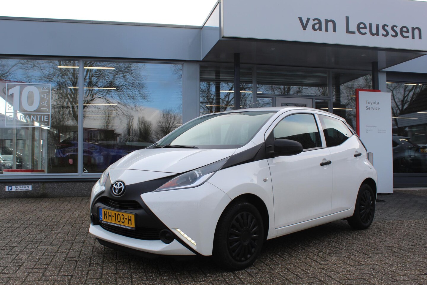 Toyota Aygo - 1.0 VVT-i X-NOW EL-RAMEN AIRCO RADIO LED DAGRIJVERLICHTING CENTR. PORTIER VERGR. - AutoWereld.nl