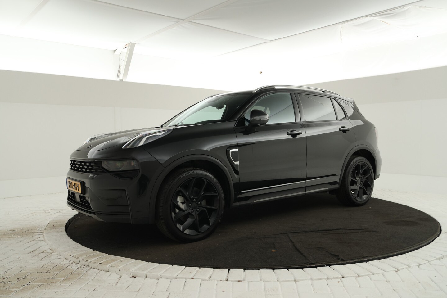 Lynk & Co 01 - 1.5 Full black, Panoramadak, 360 Camera, Apple Carplay, Trekhaak - AutoWereld.nl
