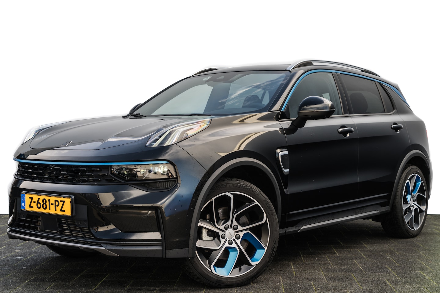 Lynk & Co 01 - 1.5 Plug-in Hybrid 262 Pk I Modeljaar 2023 I Stuurverwarming I Panoramadak I 75 km Elektri - AutoWereld.nl