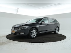Volkswagen Passat Variant - 1.5 TSI Elegance Business Trekhaak, Panorama, Navigatie, Stoelverwarming