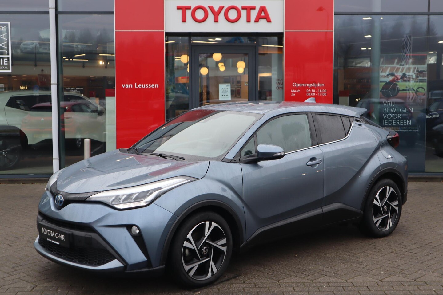 Toyota C-HR - 1.8 HYBRID STYLE STOELVERW. BLIND-SPOT NAVI AD-CRUISE HALFLEDER 18" LM-VELGEN - AutoWereld.nl