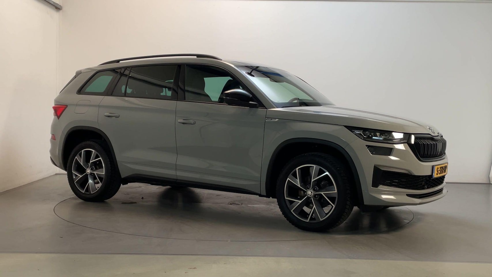 Skoda Kodiaq - 1.5 TSI 150pk DSG Sportline Business Leder LED Virtual Cockpit Stoelverkoeling/verwarming - AutoWereld.nl