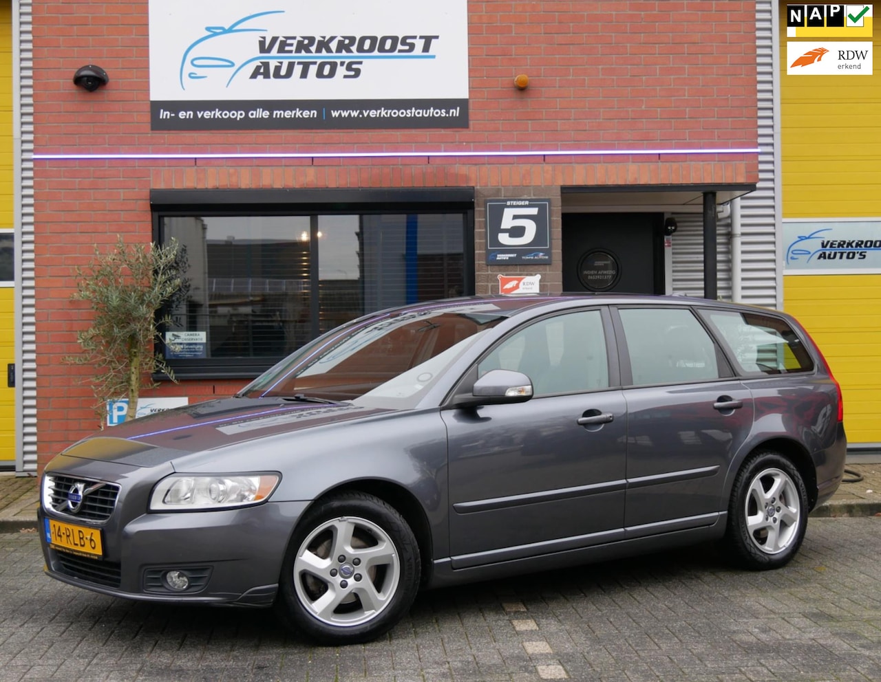 Volvo V50 - 2.0 Business Edition airco. climate. zeer mooi - AutoWereld.nl