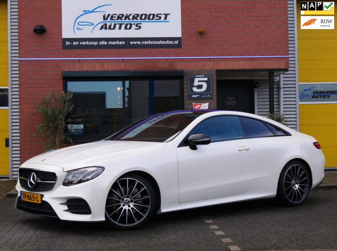 Mercedes-Benz E-klasse Coupé - 200 Premium amg BTW. facelift. pano. widescreen. memory - AutoWereld.nl