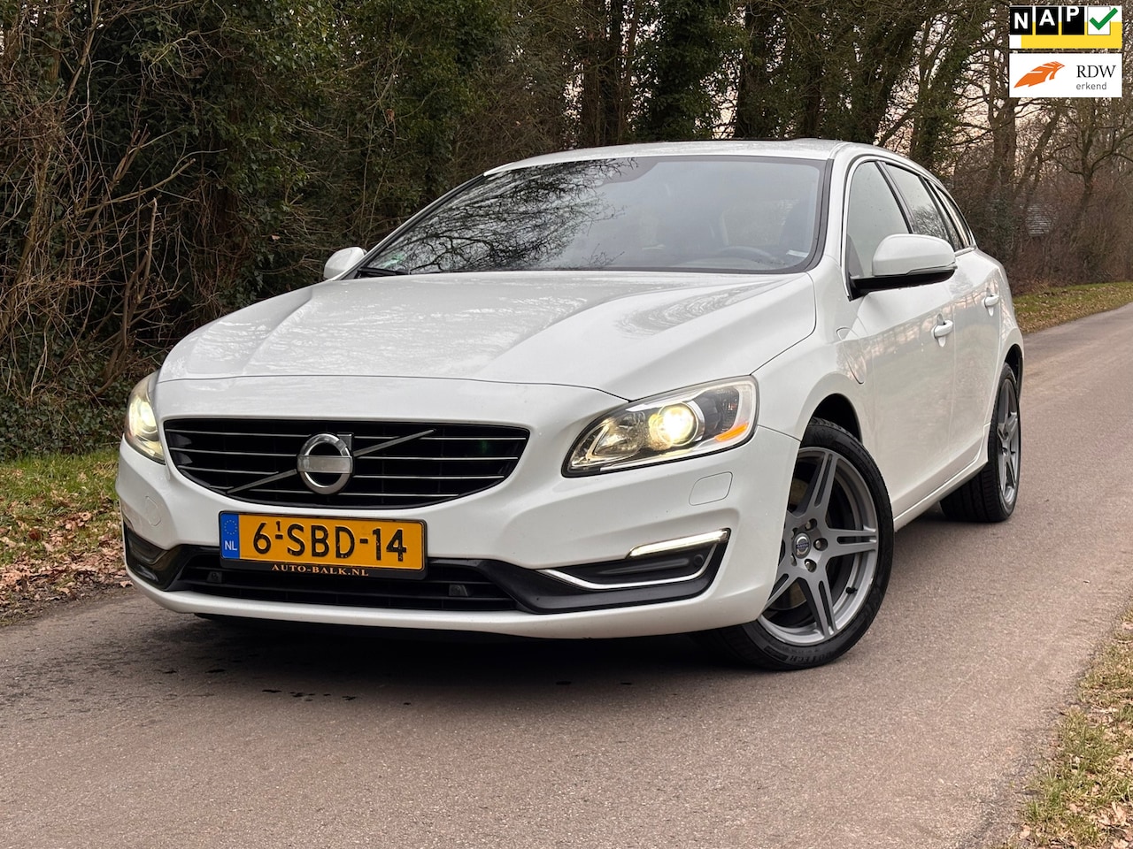 Volvo V60 - 2.4 D6 AWD Plug-In Hybrid Summum | Pano + Navi + Cruise | - AutoWereld.nl