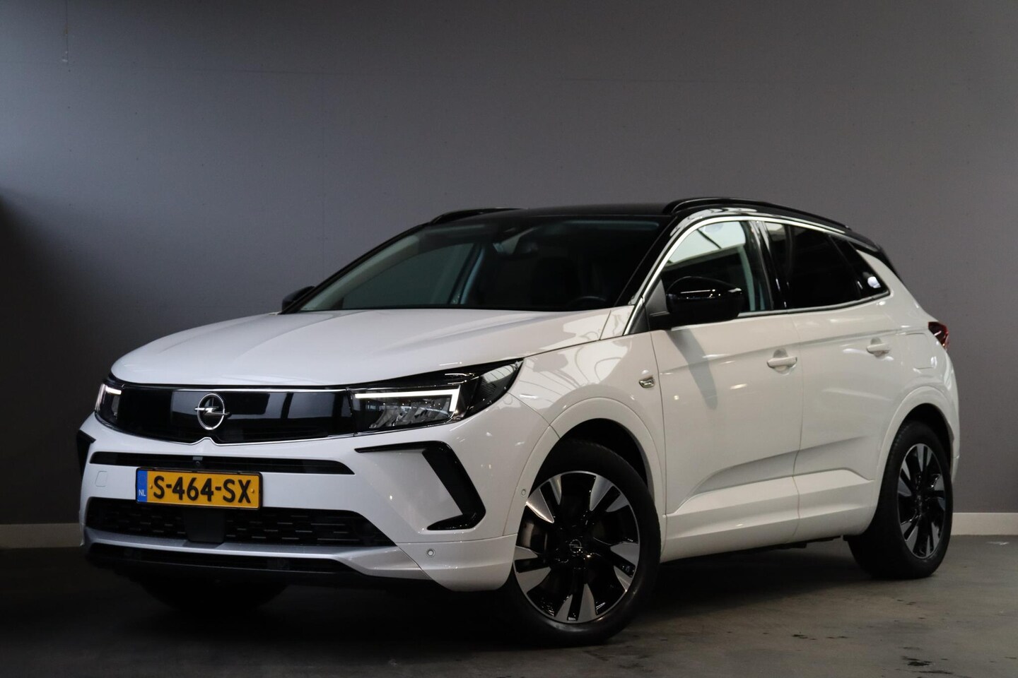 Opel Grandland - 1.6 Turbo Plug-In Hybrid Ultimate SOH 94% / Navigatie / Alcantara / Trekhaak - AutoWereld.nl