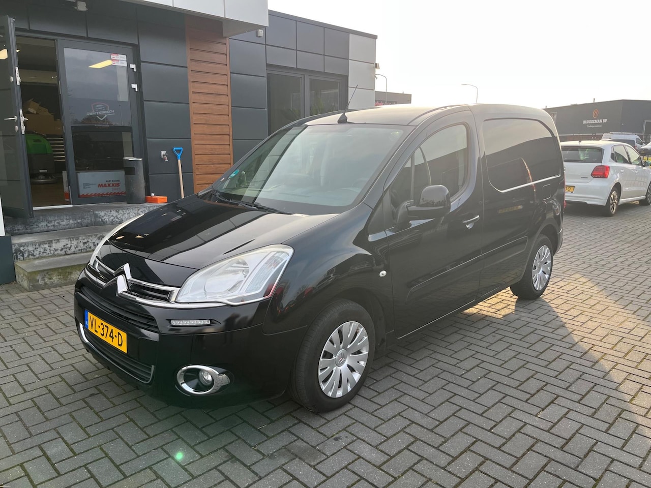 Citroën Berlingo - 1.6 e-HDI 2014 airco Navi Zwart 3 persoons - AutoWereld.nl