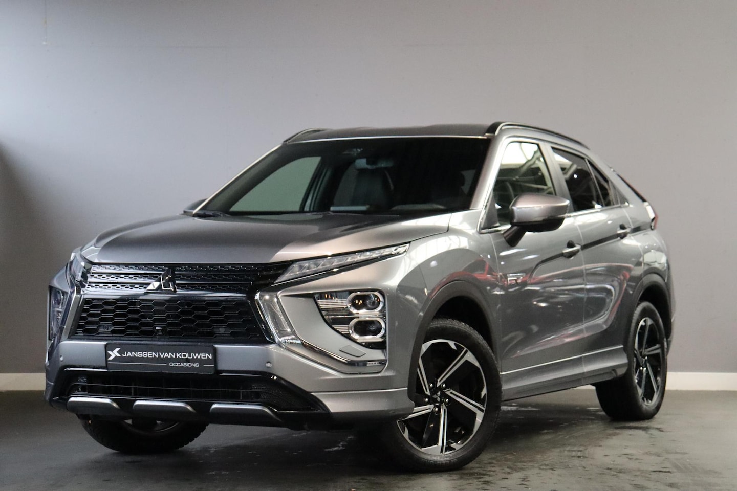 Mitsubishi Eclipse Cross - 2.4 PHEV Business Intense+ Stoel-Stuur-Achterbank Verwarming - AutoWereld.nl