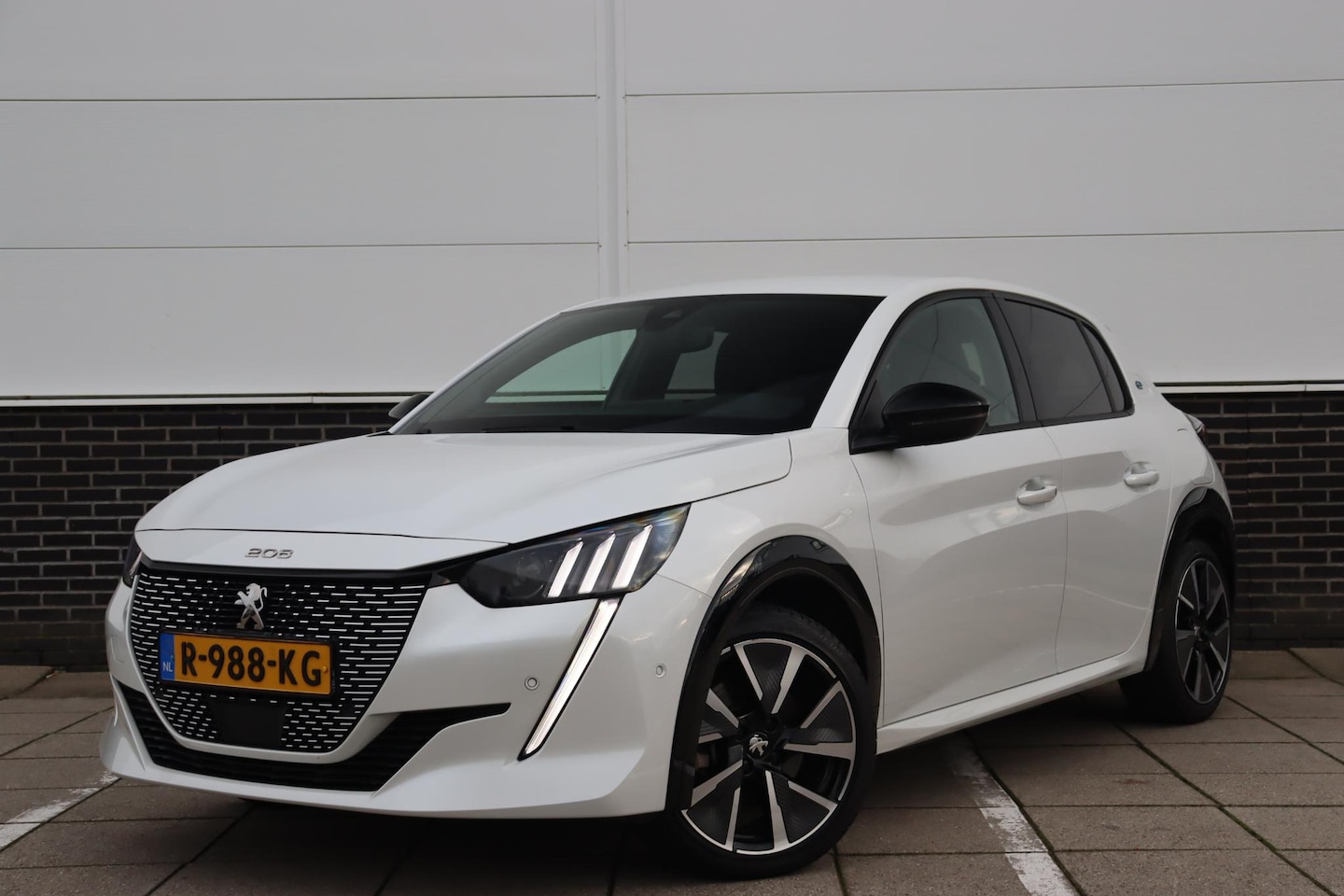 Peugeot e-208 - EV GT Pack 50 kWh Stoelverwarming / Adaptieve Cruise  /Clima Carplay / LED Koplampen - AutoWereld.nl